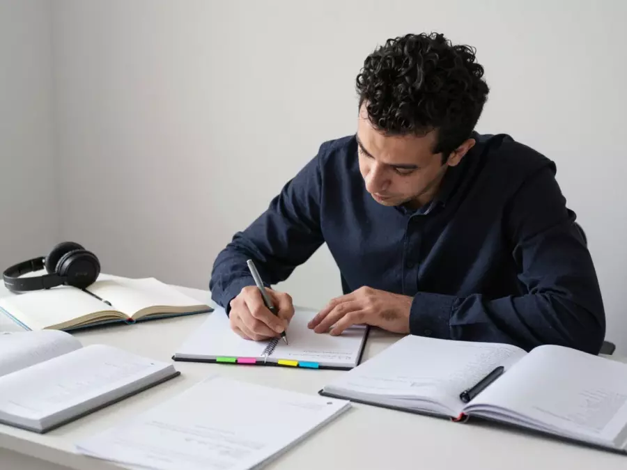 خوشههای واژگان موضوعی که حول کارتهای رایتینگ و گفتاری آیلتس مرتب شدهاند.