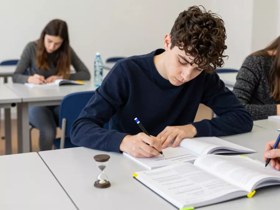 Plan de tâches de rédaction IELTS avec notes rapides, plan de paragraphe et contrôles de révision