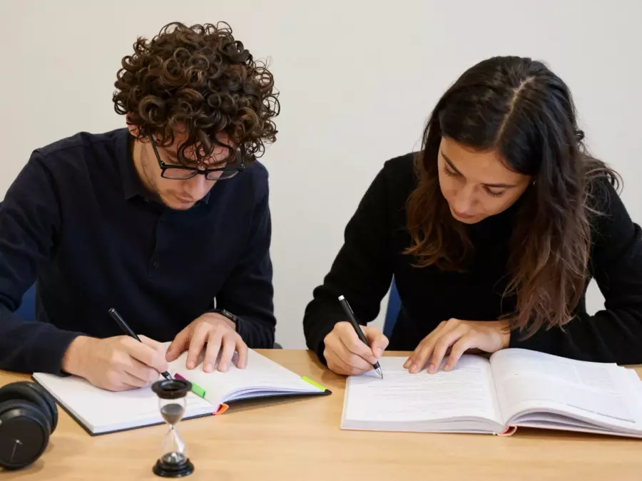 Boucle de révision d'écriture IELTS avec réécriture de révision de brouillon et nouveau test chronométré