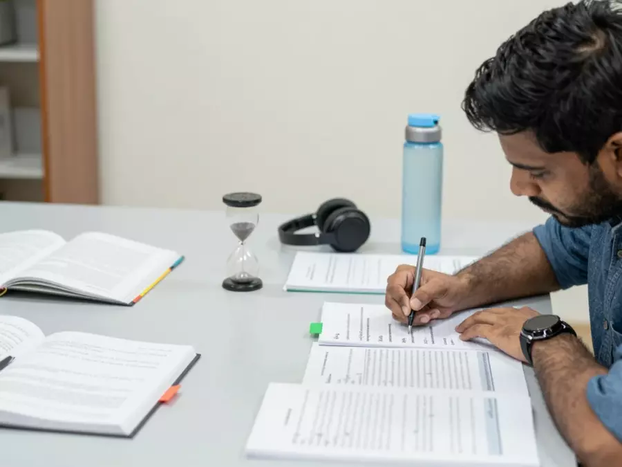 एक संतुलित पाठ्यक्रम प्रणाली के रूप में व्यवस्थित चार आईईएलटीएस मॉड्यूल फ़ोल्डर्स