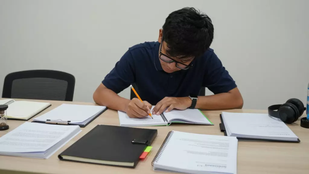 Kandidat Pelatihan Umum IELTS Dewasa yang merencanakan jalur migrasi dan persiapan kerja