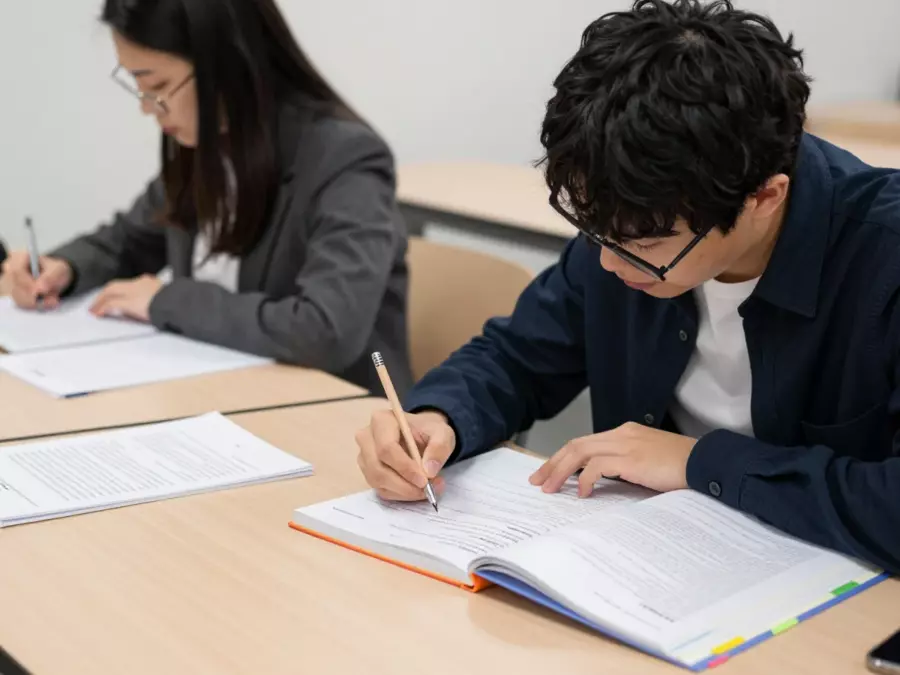 대학 IELTS 요구 사항 추적기를 만드는 학생