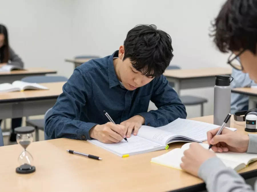 초안 검토 다시 작성 및 시간 제한 재테스트가 포함된 IELTS 작성 수정 루프