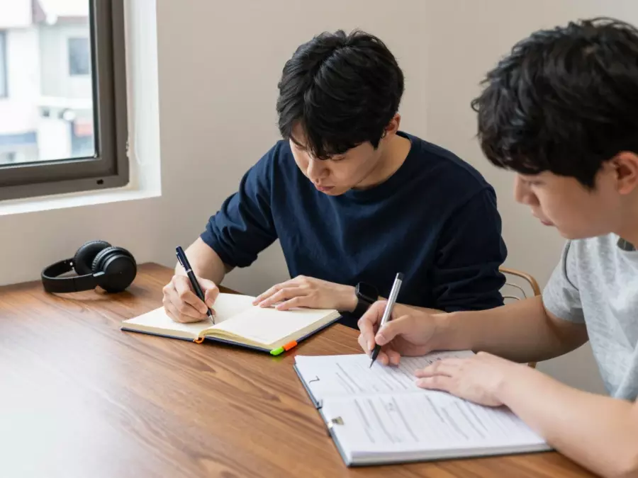 IELTS 작문 및 말하기 ���롬프트 카드를 중심으로 배열된 주제 어휘 클러스터