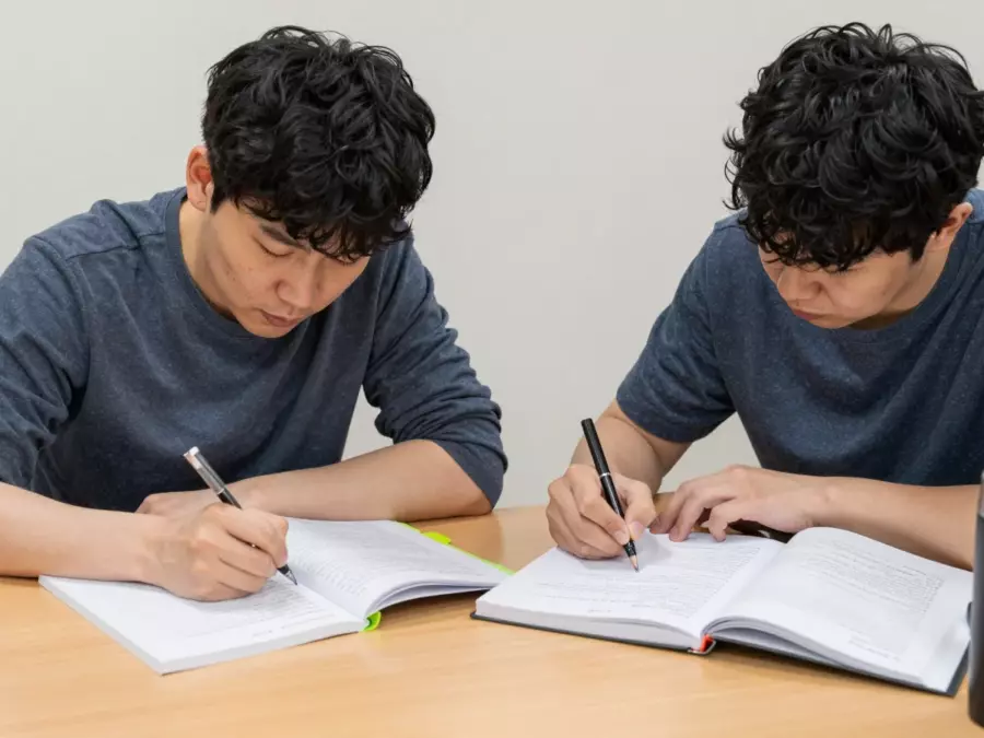 고정된 수업 일정을 따르는 학습자가 있는 소규모 IELTS 교실