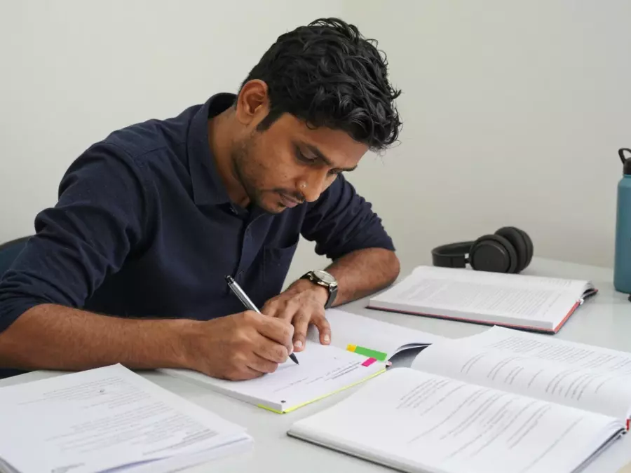 IELTS शैक्षिक कार्य १ चार्ट हाइलाइट गरिएका प्रवृतिहरू र चयन गरिएका डेटा बिन्दुहरूको साथ