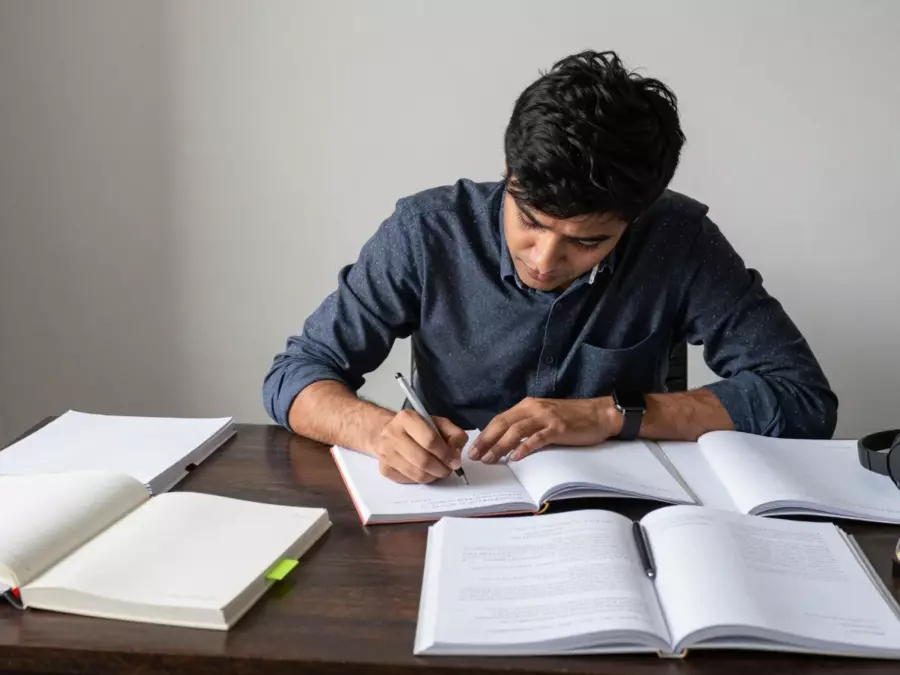 IELTS लेखन र बोल्ने प्रम्प्ट कार्डहरू वरिपरि व्यवस्थित विषयवस्तु शब्दावली क्लस्टरहरू