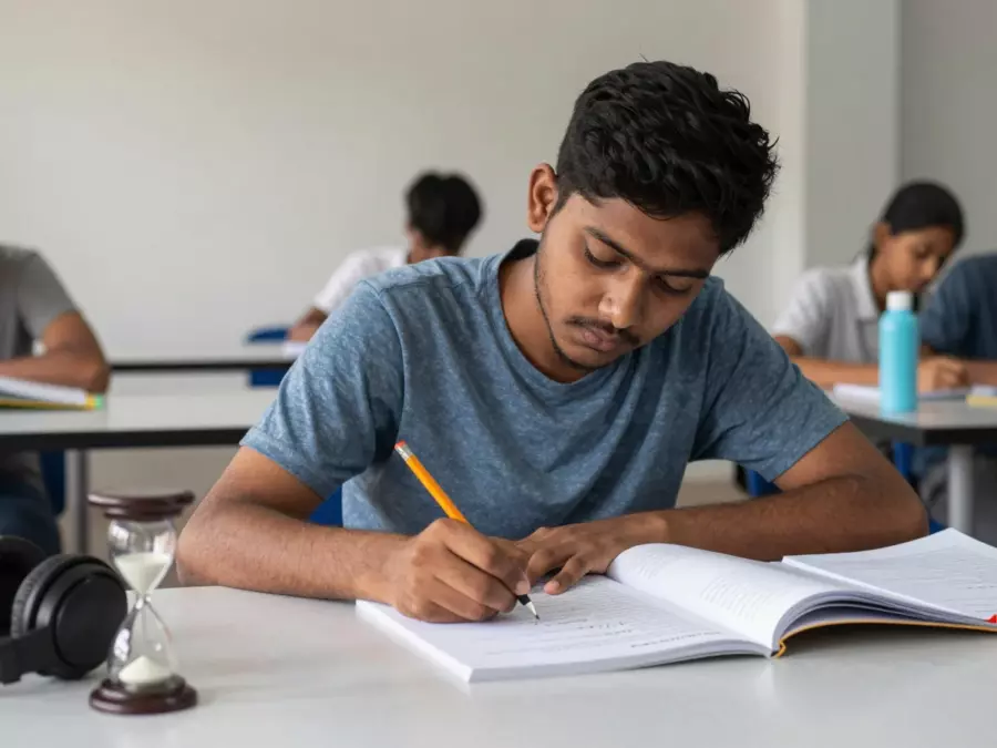 විදේශයන්හි අධ්‍යාපනය සඳහා සතිපතා මුරපොලවල් සහිත ව්‍යුහගත IELTS පාඨමාලා සැලැස්ම