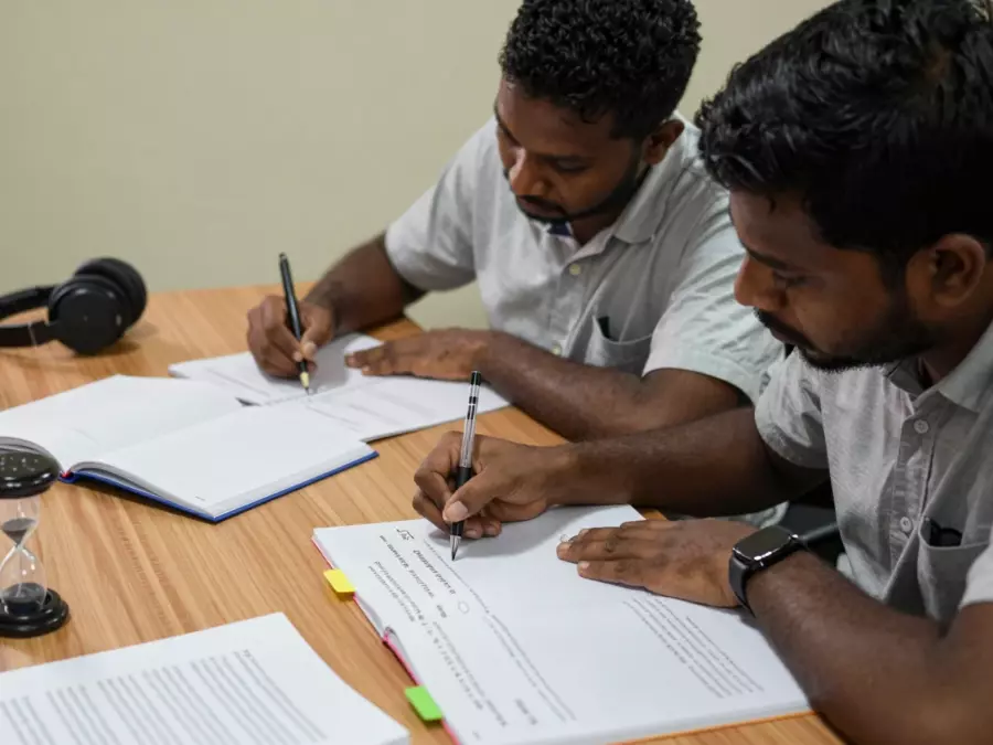 මොඩියුල සහ සතිපතා පිරික්සුම් ලැයිස්තුවක් සමඟ ඉගෙන ගන්නා ස්වයං-වේගවත් IELTS ඉගෙන ගන්න