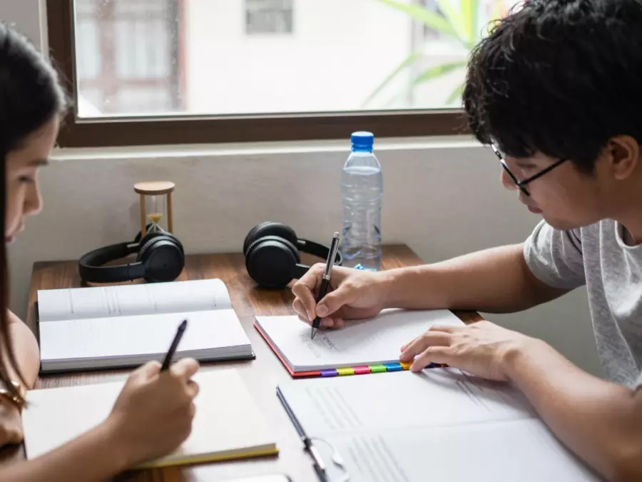 เอกสารการวางแผน IELTS Task 1 เปรียบเทียบการเขียนแผนผังทางวิชาการและการเขียนจดหมายการฝึกอบรมทั่วไป