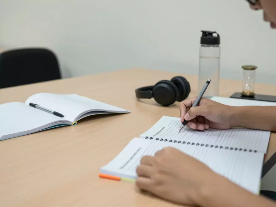 แผนการเขียนเชิงวิชาการของ IELTS พร้อมบันทึกข้อมูลของภารกิจที่ 1 และแผนผังอาร์กิวเมนต์ของภารกิจที่ 2