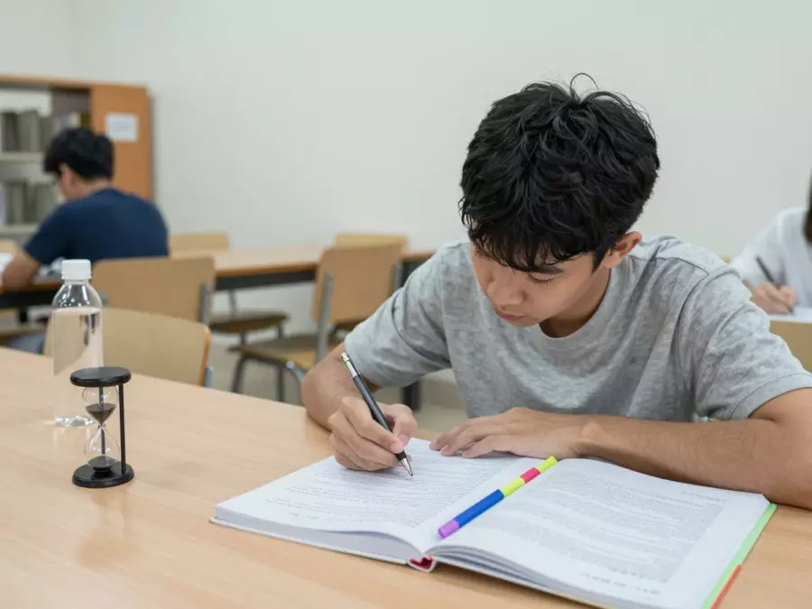 โฟลเดอร์โมดูล IELTS สี่โฟลเดอร์ที่จัดเป็นระบบหลักสูตรที่สมดุล