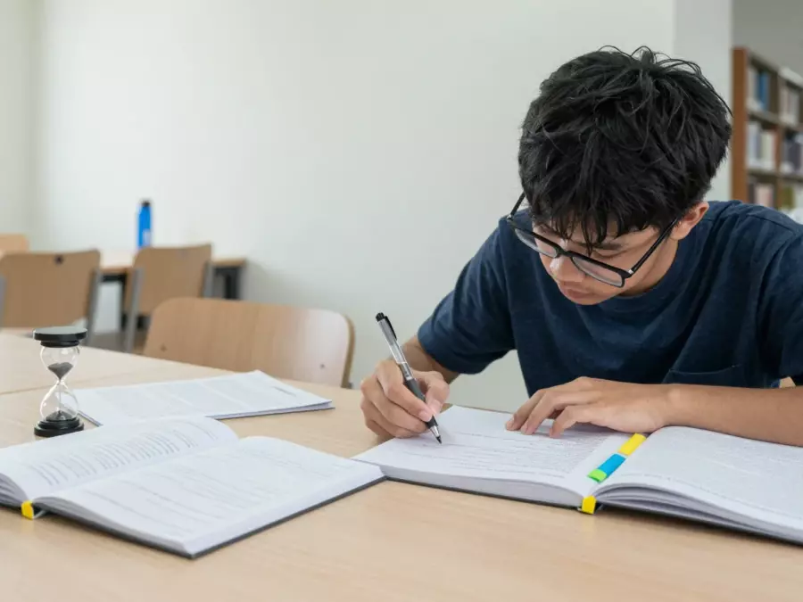 แผนภูมิ IELTS Academic Task 1 พร้อมแนว��น้มที่เน้นและจุดข้อมูลที่เลือก