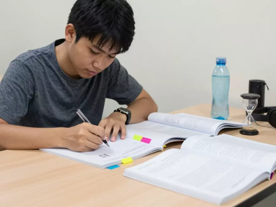 IELTS การเขียนลูปการแก้ไขพร้อมการเขียนทบทวนแบบร่างใหม่และการทดสอบซ้ำตามกำหนดเวลา