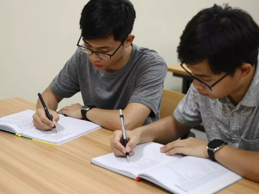 Lớp học IELTS quy mô nhỏ với người học theo lịch học cố định